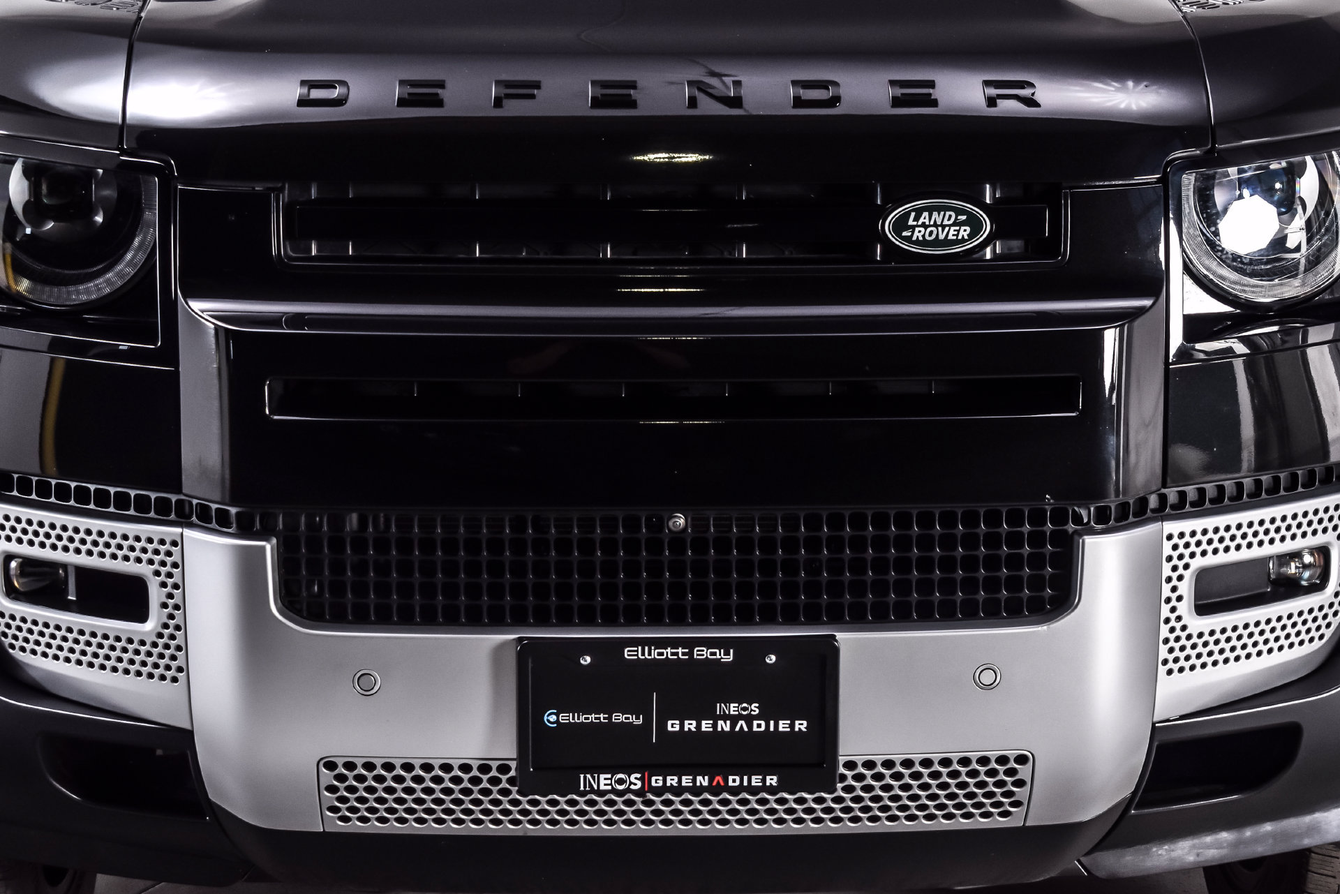 Used 2024 Land Rover Defender 110 S AWD/4WD image 8