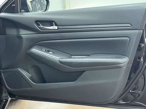 Used 2025 Nissan Altima 2.5 SV FWD image 27