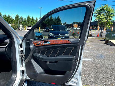 Used 2012 Mercedes-Benz ML 63 AMG 4MATIC image 22