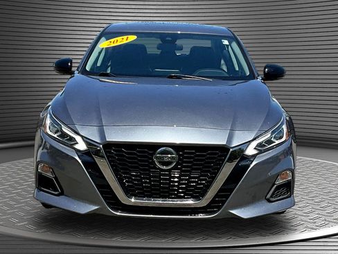 Used 2021 Nissan Altima 2.5 SR w/ SR Premium Package FWD image 2