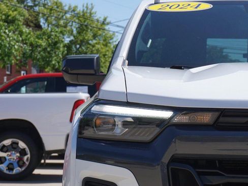 Used 2024 Chevrolet Colorado LT w/ LT Convenience Package III AWD/4WD image 9