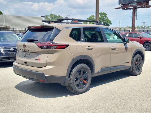 Used 2025 Nissan Rogue SV AWD/4WD image 4