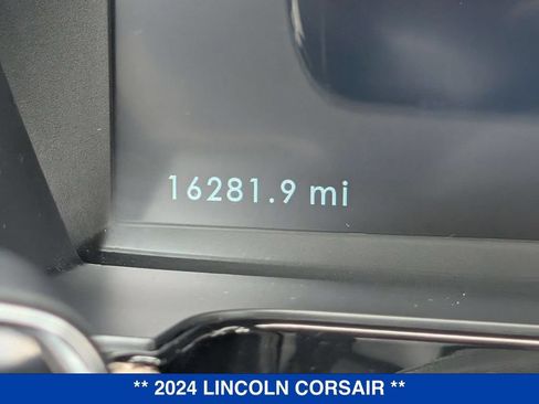 Used 2024 Lincoln Corsair AWD image 23