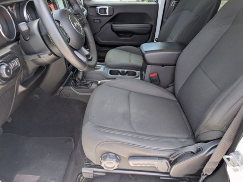 Used 2019 Jeep Wrangler Sport AWD/4WD image 9