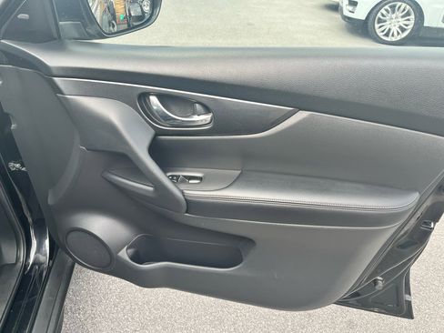 Used 2018 Nissan Rogue S image 19