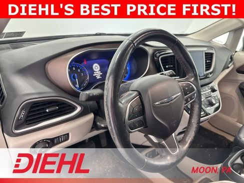 Used 2019 Chrysler Pacifica Touring-L w/ Advanced Safetytec Group FWD image 21
