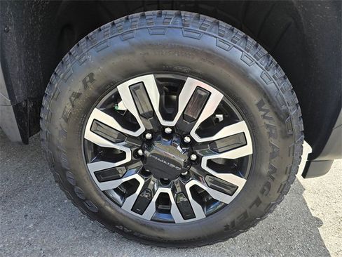 New 2025 GMC Sierra 2500 Denali Ultimate image 9