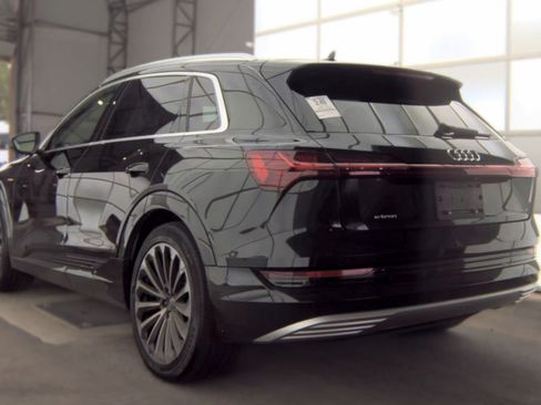 Used 2019 Audi e-tron Prestige w/ Prestige Package AWD/4WD image 5