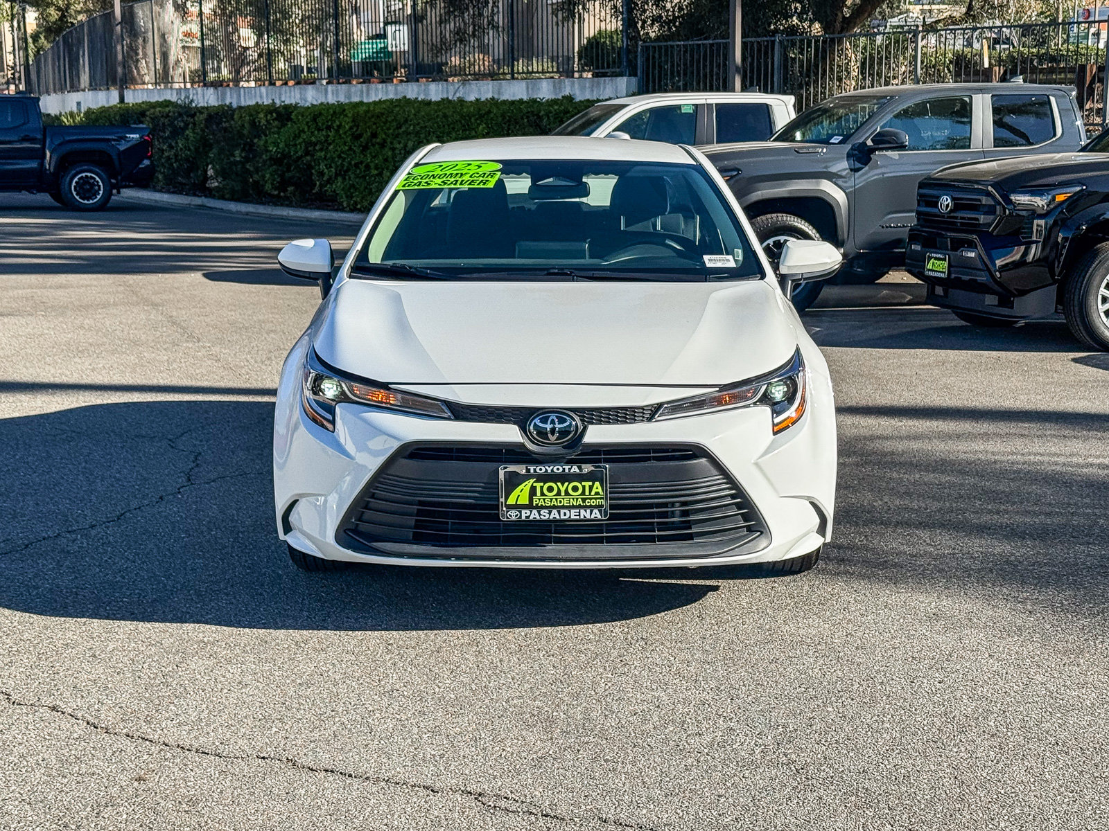 Used 2025 Toyota Corolla LE FWD image 2