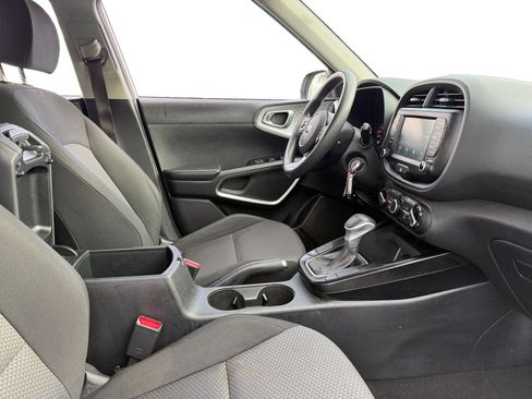 Used 2021 Kia Soul LX image 12
