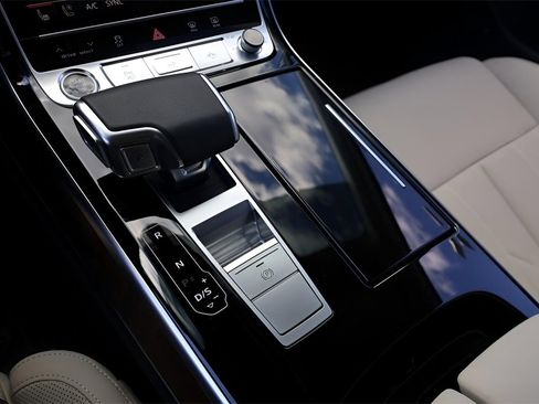 Used 2023 Audi A8 L 3.0T image 27