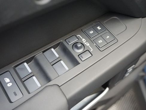 Used 2025 Land Rover Defender 110 S image 12