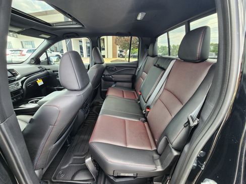 Certified 2025 Honda Ridgeline Black Edition image 18