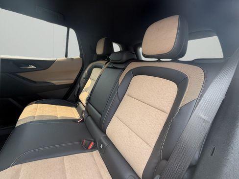 Used 2025 Chevrolet Equinox ACTIV w/ Safety and Technology Package AWD/4WD image 26