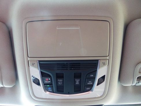 Used 2024 Acura MDX SH-AWD w/ Technology Package image 32