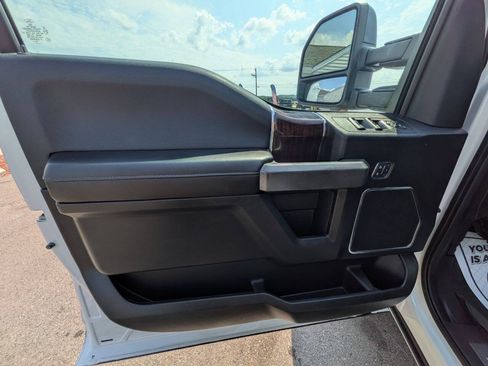 Used 2017 Ford F150 Platinum w/ Equipment Group 701A Luxury AWD/4WD image 20