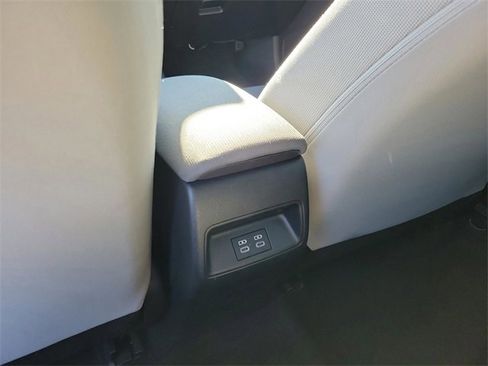 Used 2025 Toyota Corolla LE image 7