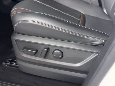 Used 2025 Nissan Armada SL w/ Captain's Chari Seat Package image 28