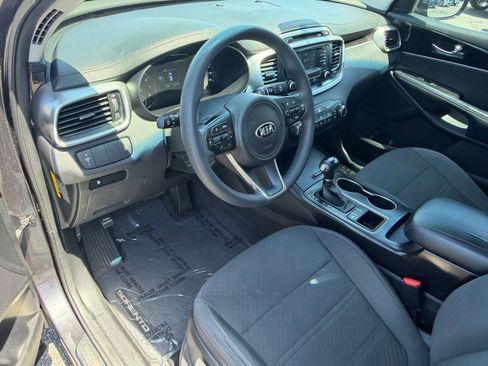 Used 2017 Kia Sorento FWD image 14