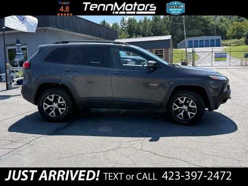 Used 2015 Jeep Cherokee Trailhawk w/ Comfort/Convenience Group AWD/4WD image 4