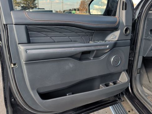 Used 2023 Ford Expedition Platinum AWD/4WD image 14