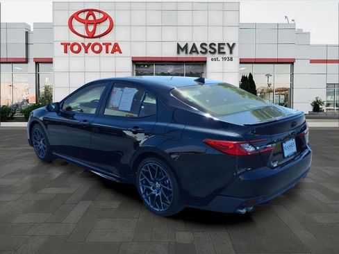 Used 2025 Toyota Camry SE w/ Convenience Package FWD image 5