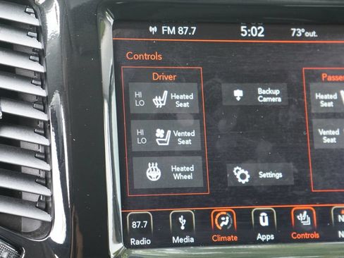 Used 2019 Jeep Cherokee Overland w/ Technology Group AWD/4WD image 34