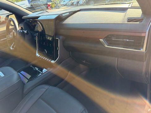 Used 2026 GMC Yukon Denali w/ Sun & Power Step Package AWD/4WD image 23
