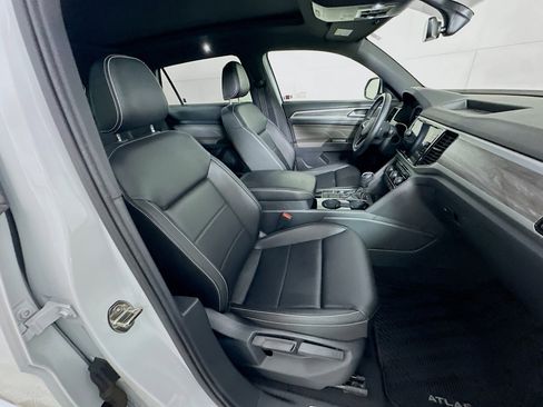 Used 2023 Volkswagen Atlas Cross Sport SE image 29