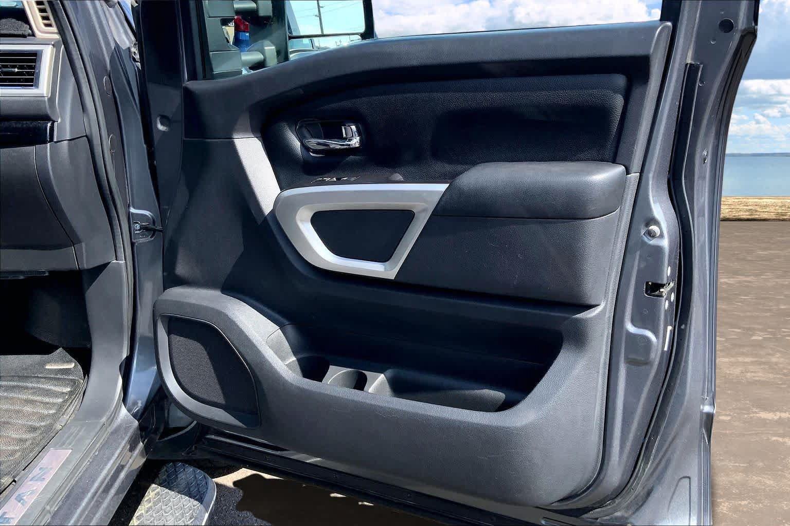 Used 2020 Nissan Titan SV w/ SV Convenience Package RWD image 28