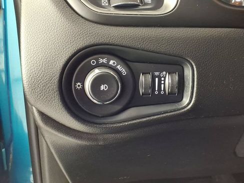 Used 2021 Jeep Renegade Limited AWD/4WD image 19