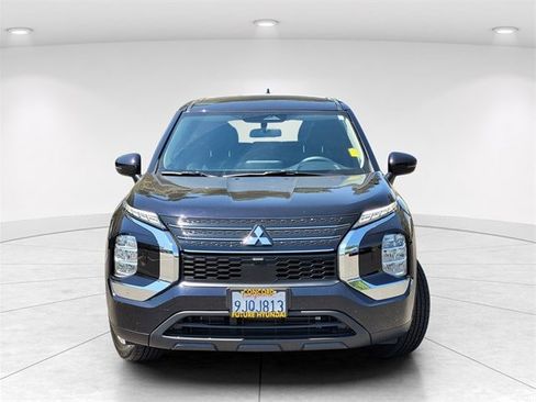 Used 2023 Mitsubishi Outlander ES image 2