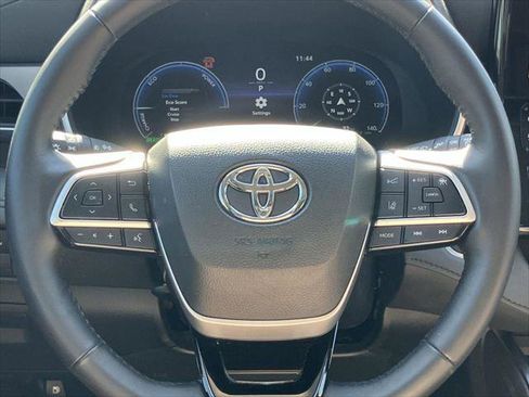 Certified 2025 Toyota Highlander Limited AWD/4WD image 21