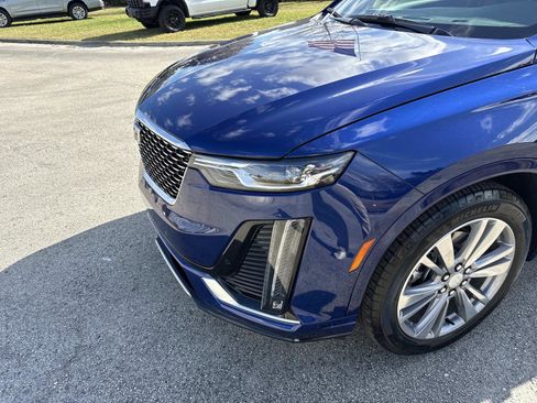 Used 2025 Cadillac XT6 Premium Luxury image 10