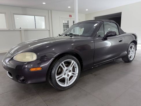 Used 2004 MAZDA MX-5 Miata w/ Convenience Pkg RWD image 2