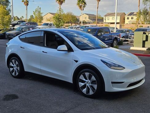 Used 2021 Tesla Model Y Long Range image 3