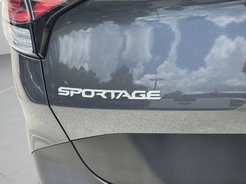 Used 2024 Kia Sportage EX AWD/4WD image 9
