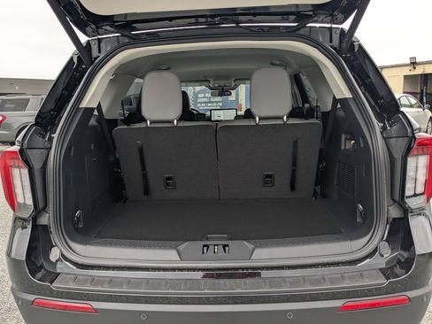 New 2026 Ford Explorer Active RWD image 12