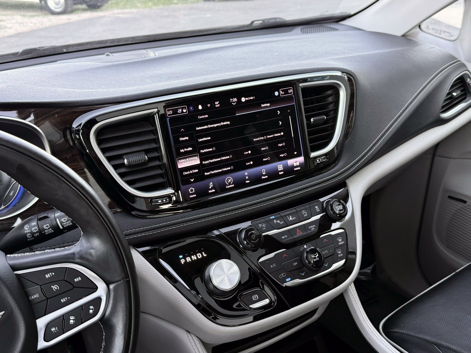 Used 2022 Chrysler Pacifica Limited FWD image 45