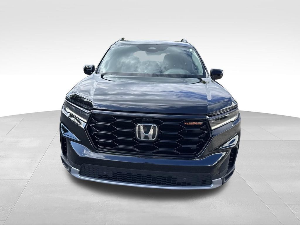 Used 2025 Honda Pilot TrailSport image 2