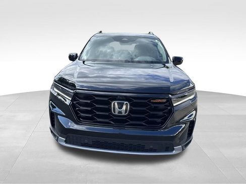 Used 2025 Honda Pilot TrailSport image 2