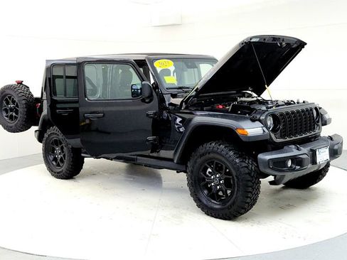 Used 2025 Jeep Wrangler Unlimited Sport AWD/4WD image 12