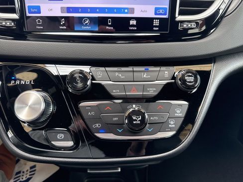 New 2026 Chrysler Voyager LX image 18