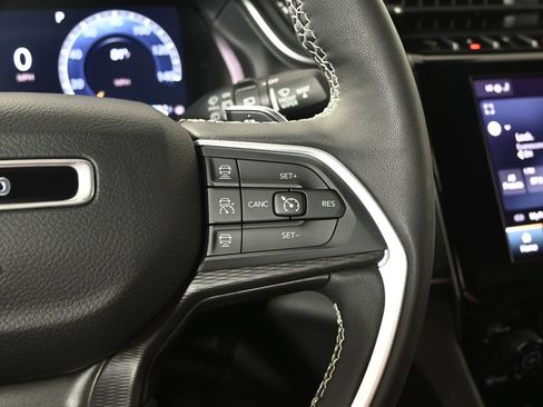 Used 2023 Jeep Grand Cherokee Altitude AWD/4WD image 37