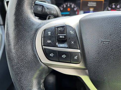 Used 2021 Ford Explorer XLT w/ Equipment Group 202A RWD image 28