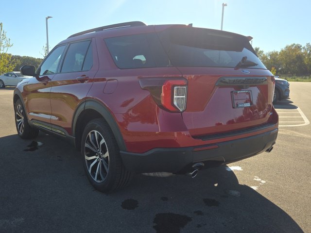 Used 2023 Ford Explorer XLT w/ Equipment Group 202A AWD/4WD image 14