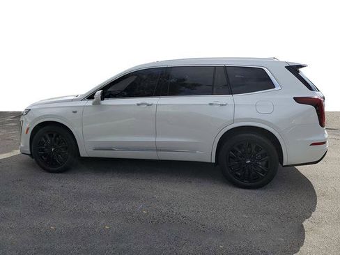 Certified 2023 Cadillac XT6 Premium Luxury image 2