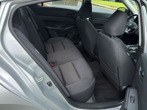 Used 2024 Nissan Altima 2.5 SV FWD image 12