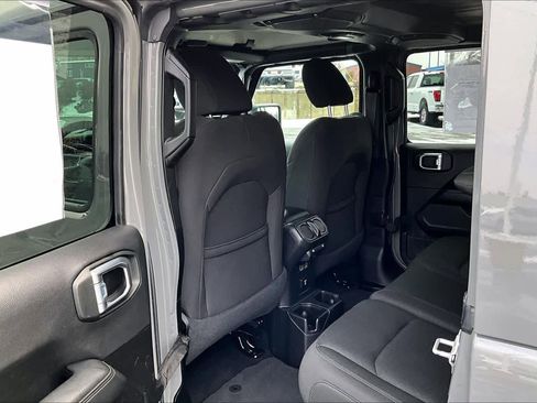 Used 2023 Jeep Wrangler Sahara image 12