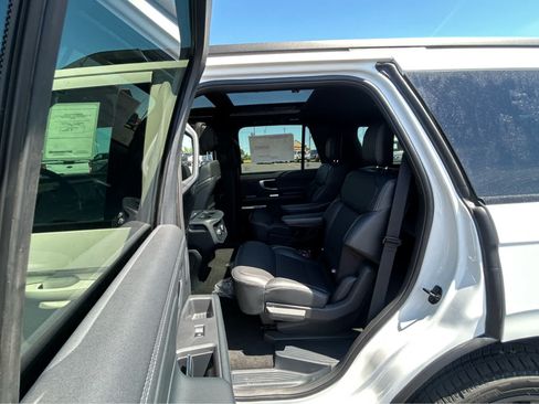 New 2027 Ford Expedition Platinum AWD/4WD image 14